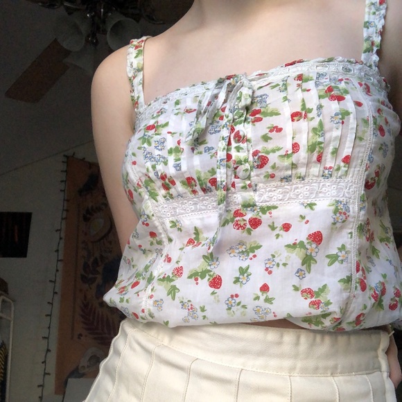 SOLD Beautiful strawberry milk maid top🤎 - Picture 3 of 3